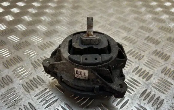 BMW 1 F20 F21 Engine mount bracket 6787657