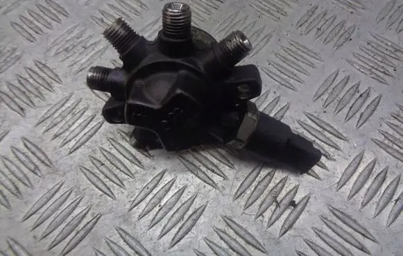 Renault Clio II Fuel distributor 8200057232