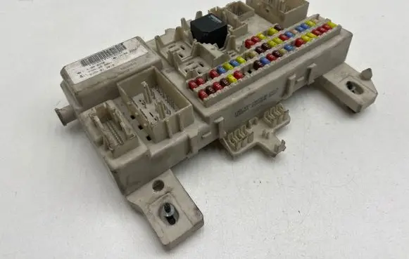 Ford Focus Fuse module 4M5T14A073DG 00022424
