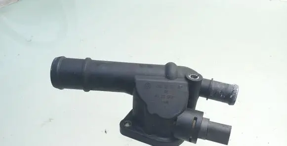 Volkswagen PASSAT B6 Engine coolant pipe/hose 03G121132B 06A919501A