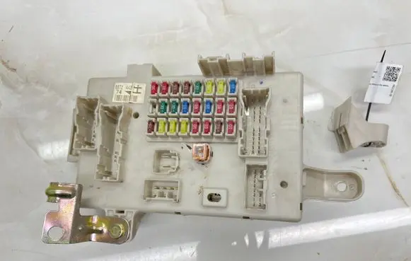 Toyota Land Cruiser (J120) Fuse box set 00724A2674 8198050030 PPT25P5