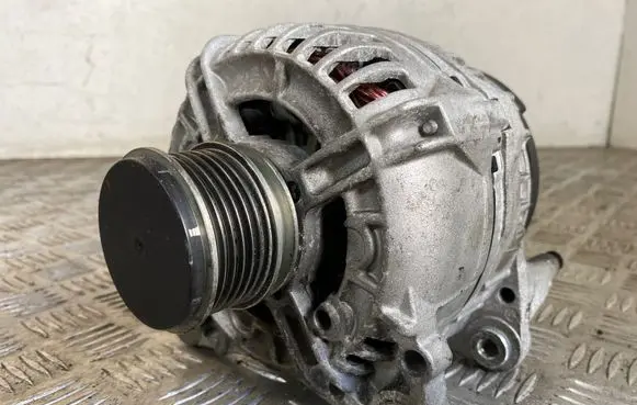 Skoda Octavia Mk2 (1Z) Generator/alternator 210469 FCSJ21
