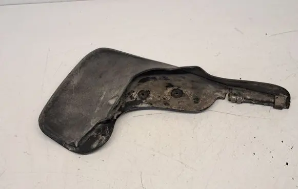 Volkswagen PASSAT B7 Front mudguard 3C0075111