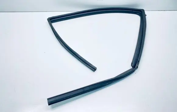Suzuki SX4 S-Cross Rubber seal rear door window/glass 8367161M01