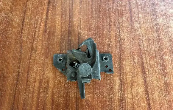 Mazda 2 Engine bonnet/hood lock/catch