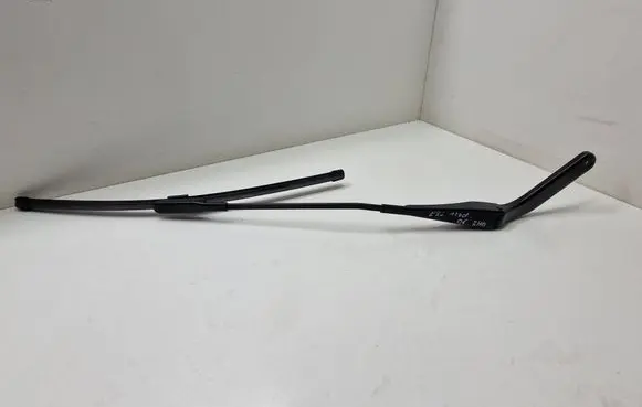 Front wiper blade arm