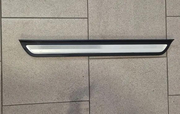 KIA Xceed Front sill trim cover 85884J7000