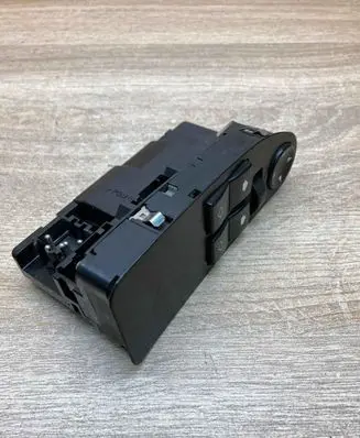 BMW 5 E39 Electric window control switch 8368967