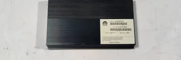 Chrysler 300C Sound amplifier 68303976AB TE1AA063777976
