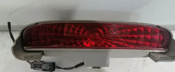 Third/center stoplight
