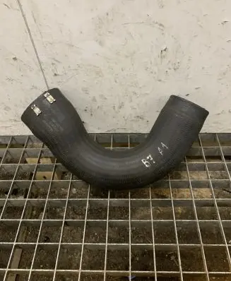 Volkswagen PASSAT B7 Engine coolant pipe/hose