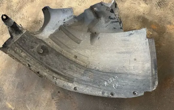 Front wheel arch liner splash guards