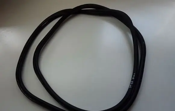 Trunk rubber seal (body)