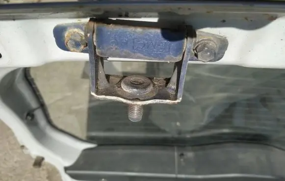 Hyundai Getz Tailgate/trunk/boot hinge