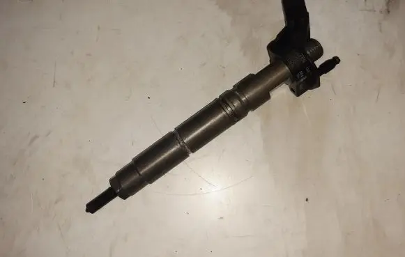Jeep Grand Cherokee (WK) Fuel injector A6420701387