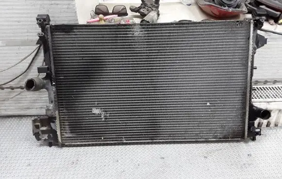 Opel Signum Coolant radiator 879738E