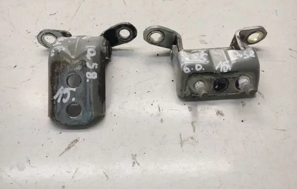 Rear door hinge set