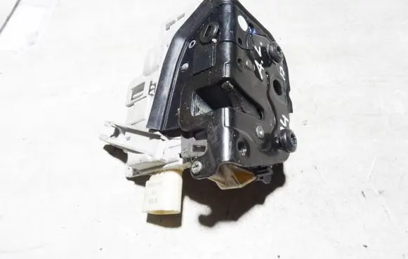 Audi A4 S4 B7 8E 8H Rear door lock 8E0839016A