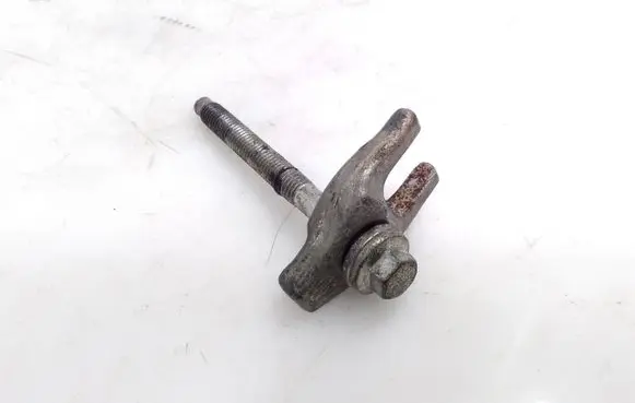 Nissan Navara D23 Fuel Injector clamp holder 