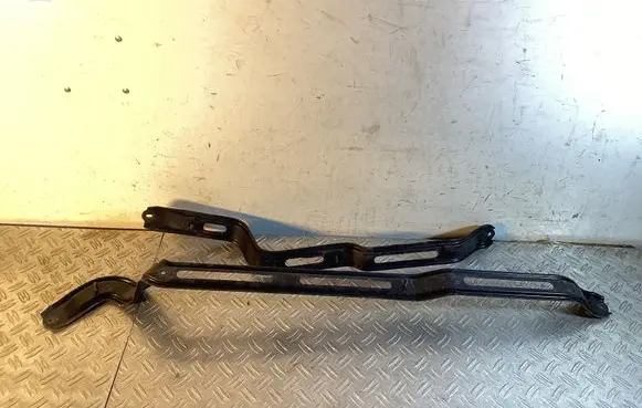 Toyota RAV 4 (XA50) Fuel tank mounting bracket 