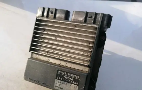 Toyota Corolla Verso AR10 Fuel injection control unit/module 8987120050