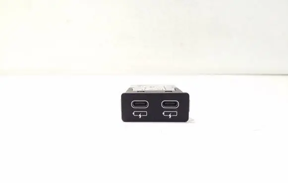 BMW 3 G20 G21 AUX in-socket connector 8711938