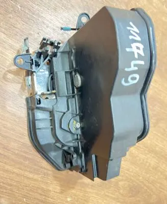 BMW 1 E81 E87 Front door lock 7202145