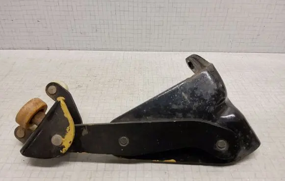 Volkswagen Transporter - Caravelle T5 Sliding door lower roller guide/hinge 7H0843397