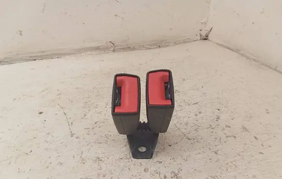 Audi A5 8T 8F Middle seatbelt buckle (rear) 8J8857739J