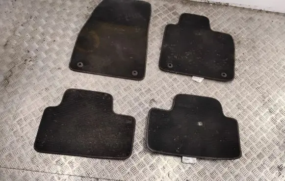 Volvo XC40 Car floor mat set 31469348