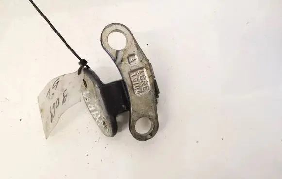 Volvo V50 Rear door lower hinge