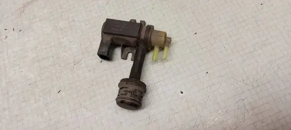 Volkswagen Transporter - Caravelle T5 Vacuum valve 1K0906627A