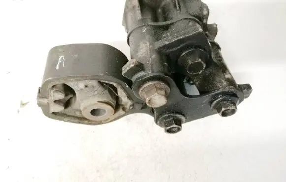 Mazda CX-5 Engine mount bracket