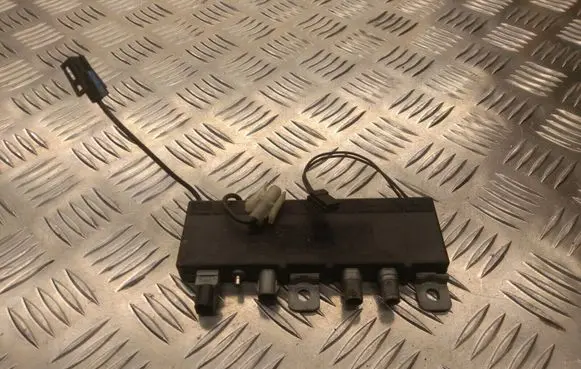 BMW 5 E39 Antenna control unit 65.25-8352774