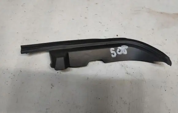 Peugeot 5008 Rear/tail light trim molding 9625100277AR
