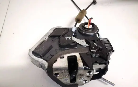 Honda CR-V Rear door lock