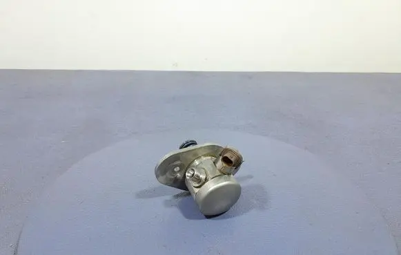 BMW 3 G20 G21 Fuel injection high pressure pump 8631642