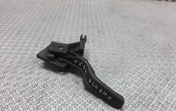 Opel Zafira B Engine bonnet (hood) release handle 218186591