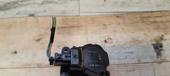 Ford Focus C-MAX Air flap motor/actuator 3M5H19E616AB 3M5H19E616
