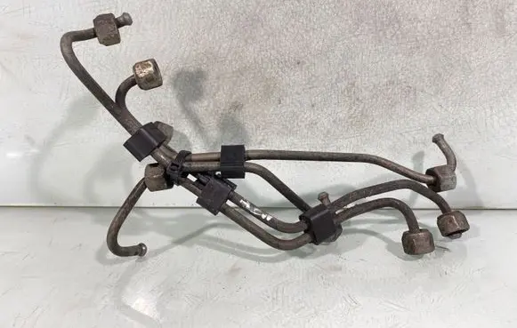 Fuel injector supply line/pipe