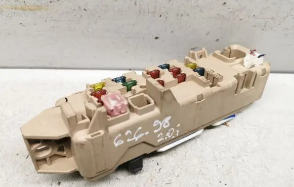 Mazda 626 Fuse module 7F300721