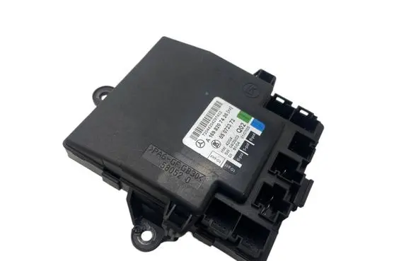 Mercedes-Benz E W212 Door control unit/module A1698207426 05072372