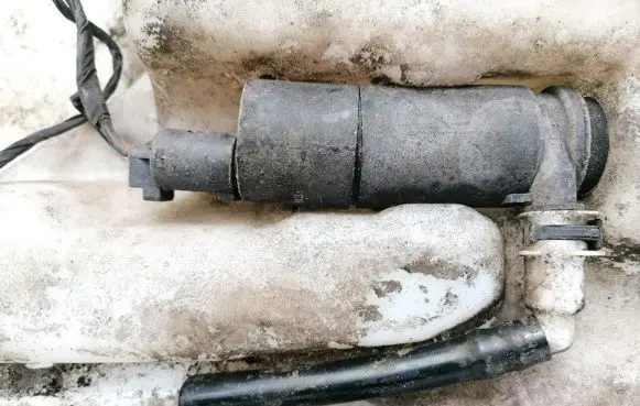 BMW 5 E39 Headlight washer pump 