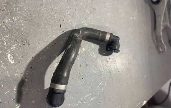 Mercedes-Benz GLC C253 Engine coolant pipe/hose A2535010082
