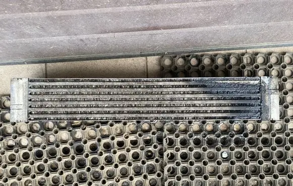 BMW 5 E60 E61 Intercooler radiator 7795823 E6438000 F6438000