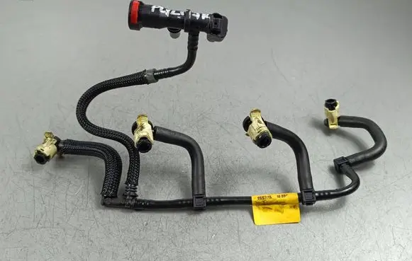 Nissan Pulsar Fuel return line/hose 166714557R