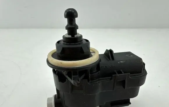 Toyota Yaris Cross Headlight level adjustment motor 90013783