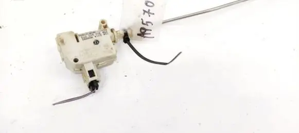 Volkswagen PASSAT B6 Central locking motor 3C0810773