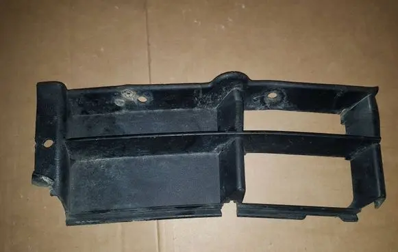 BMW 5 E39 Front bumper lower grill 51118235640