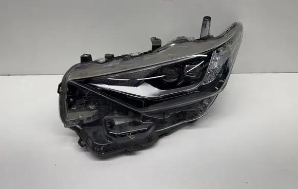 Toyota Verso Headlight/headlamp 8115002K60